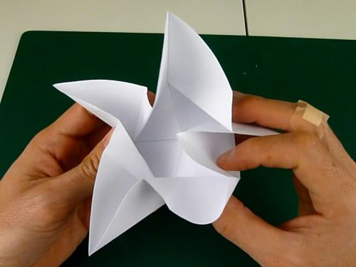 5 pointed origami star step 3b