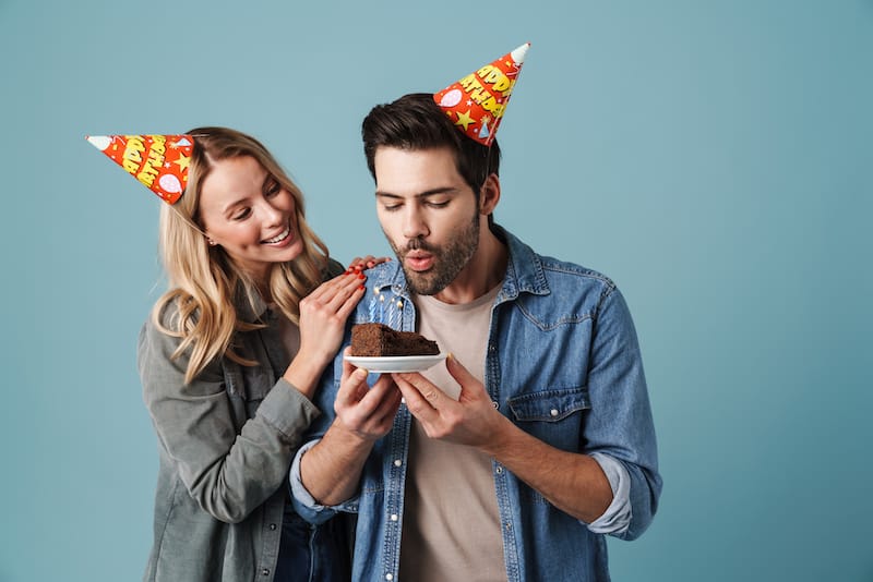 birthday wishes for boyfriend outdoors couple with cake and party hats