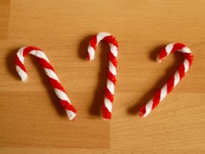 candy cane pipe cleaner ornament step 4