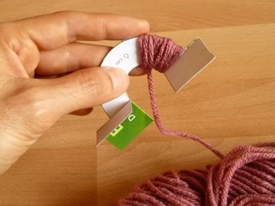 how to make pom poms step 2b