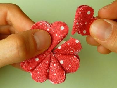 make fabric flowers flat step 6b