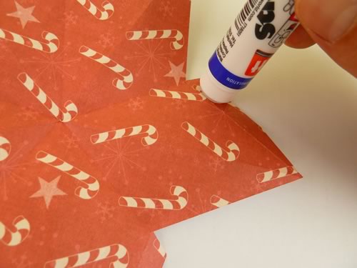 making double sided 3d star christmas decorations - glue each tab