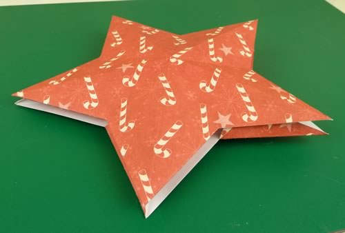 making double sided 3d star christmas decorations - put halves together