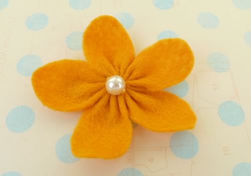 making felt flowers materials