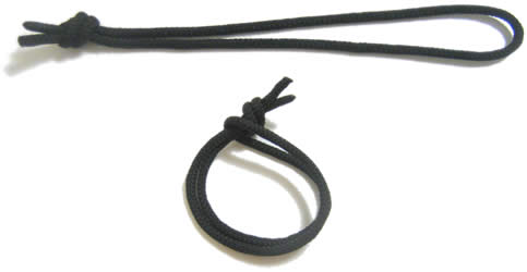 Knotted bracelets in thin paracord, mounted with black bugle clasp.