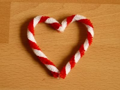 pipe cleaner ornament - candy cane heart