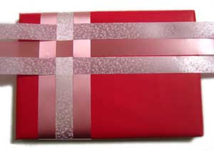 unique gift wrapping ideas ribbon weaving