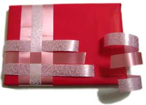 unique gift wrapping ideas ribbon weaving