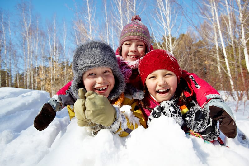 winter jokes for kids laughing in snow