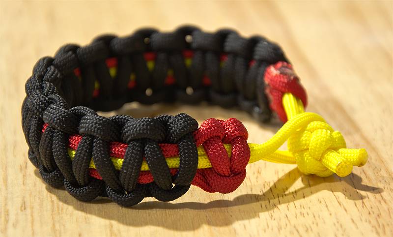 2 Color Paracord Bracelet Instructions