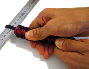 paracord bracelet tightening stitches