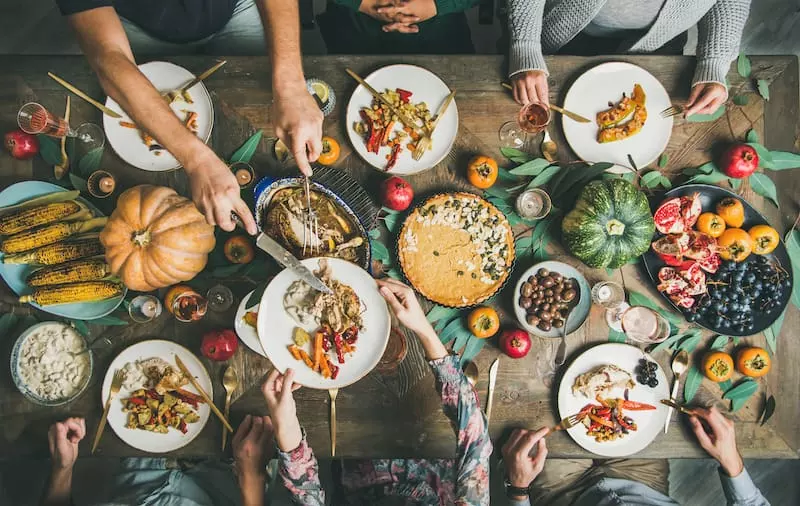 thanksgiving prayer serving plates
